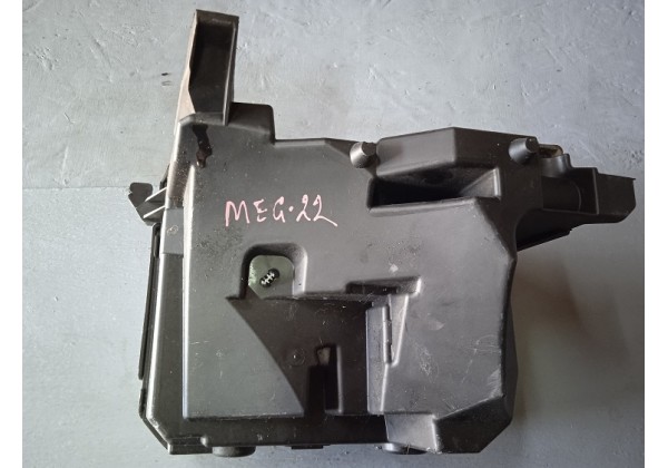 Корпус блока запобіжників Renault Megane II, Scenic II, 8200356339, 8200356337